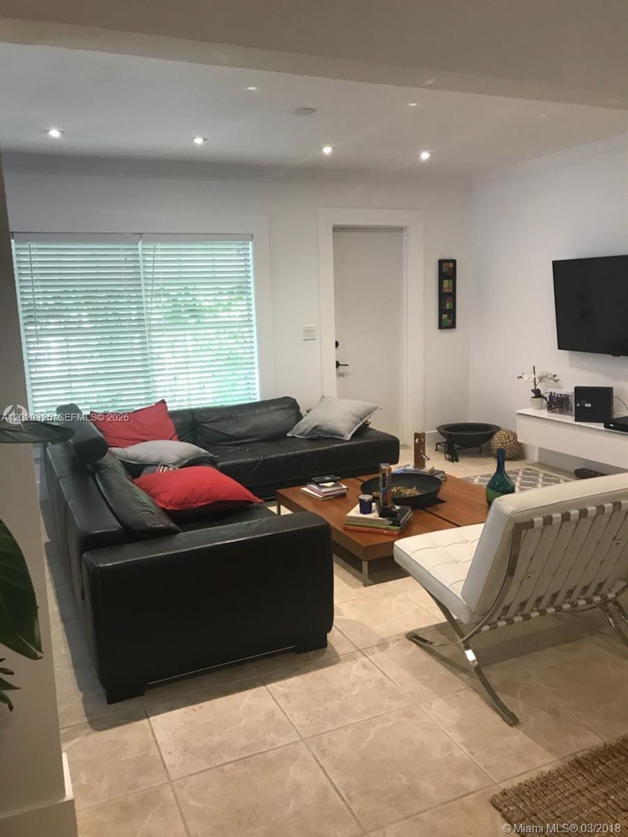 931 Placetas Ave Coral Gables, FL 33146