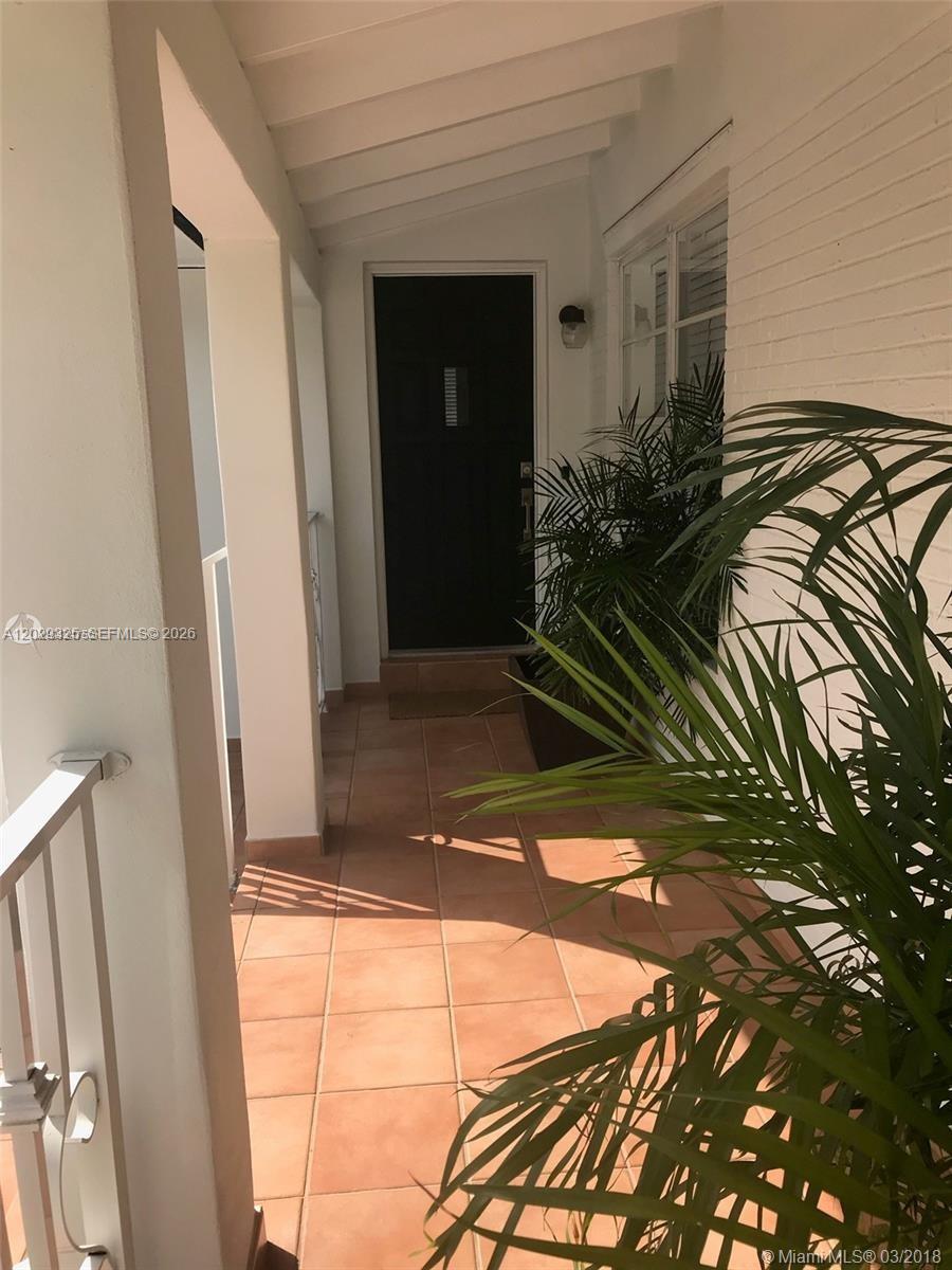 931 Placetas Ave Coral Gables, FL 33146
