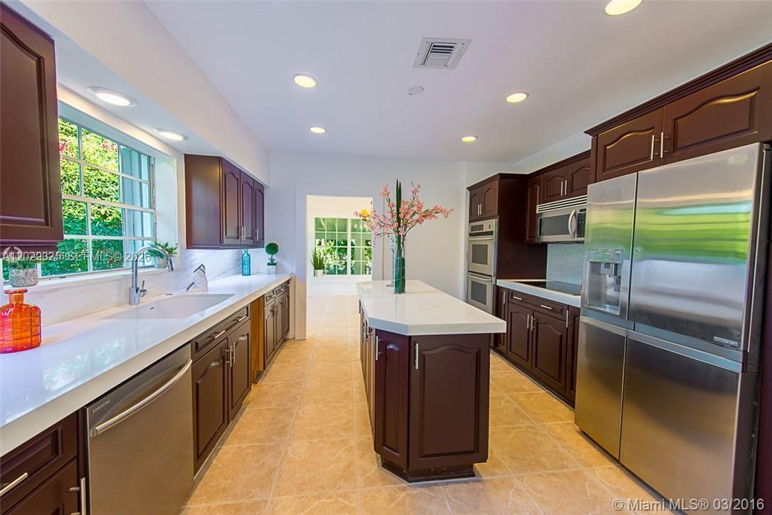 931 Placetas Ave Coral Gables, FL 33146