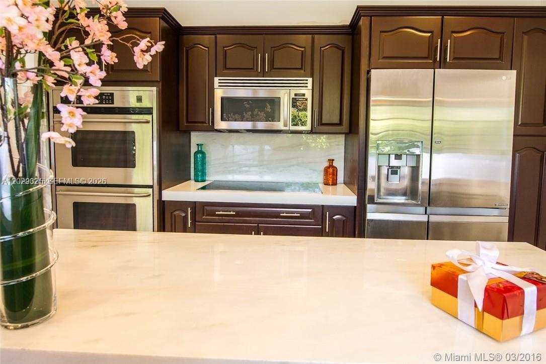931 Placetas Ave Coral Gables, FL 33146