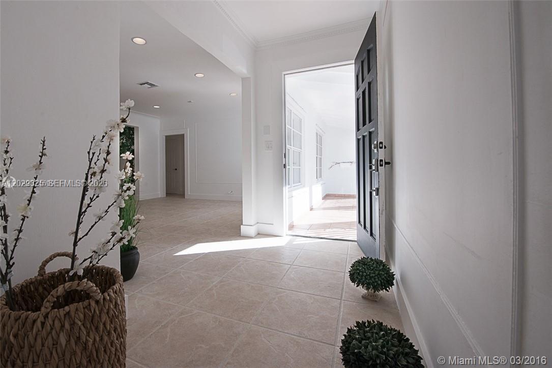 931 Placetas Ave Coral Gables, FL 33146