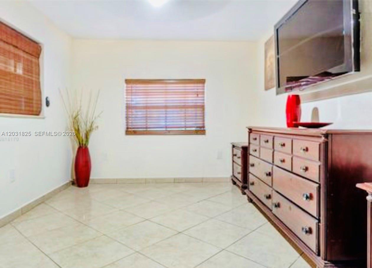 2424 SW 21st Ter Miami, FL 33145