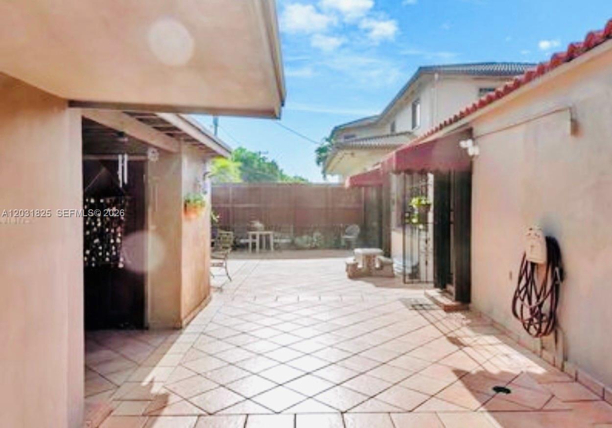 2424 SW 21st Ter Miami, FL 33145