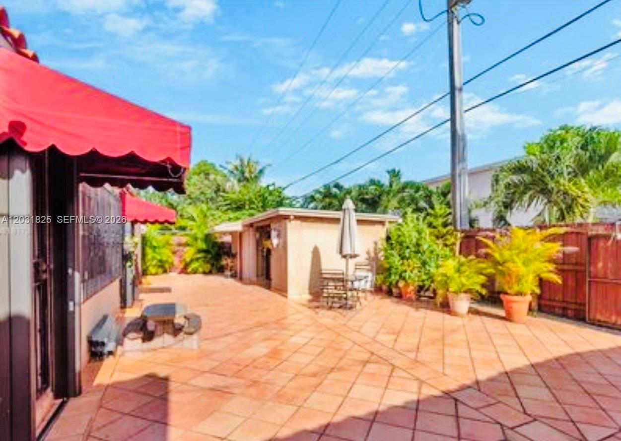 2424 SW 21st Ter Miami, FL 33145