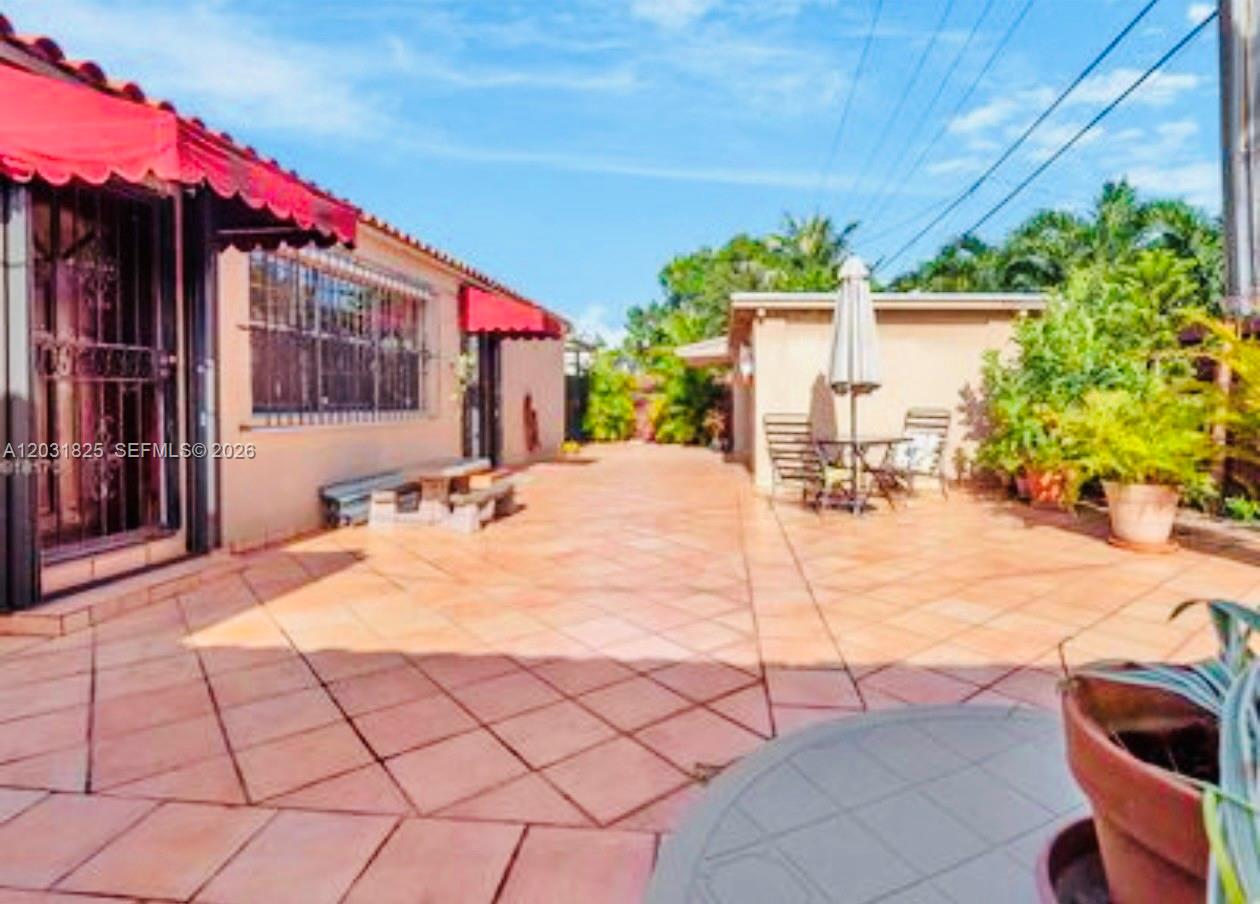 2424 SW 21st Ter Miami, FL 33145