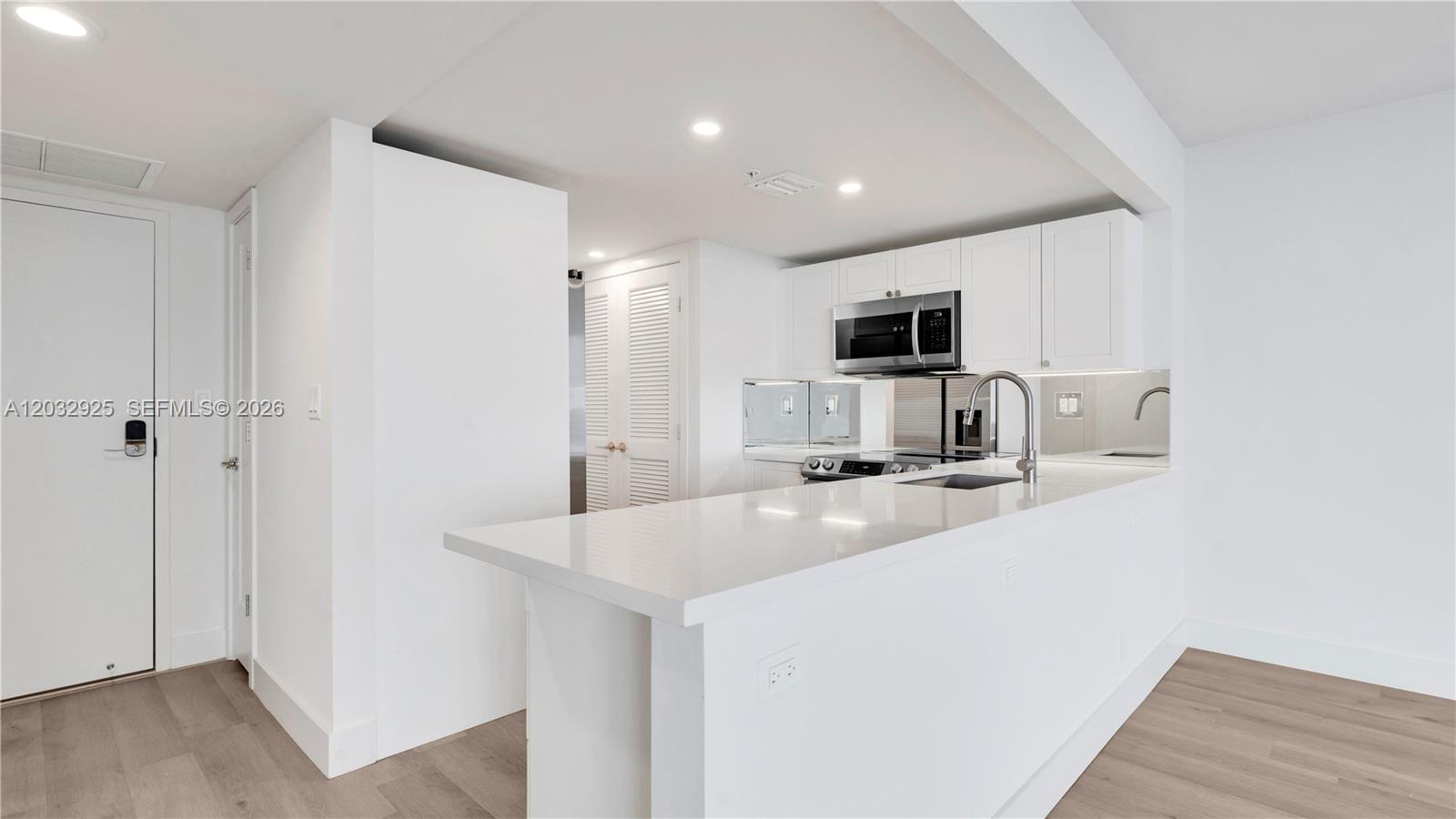 555 NE 34th St #208 Miami, FL 33137