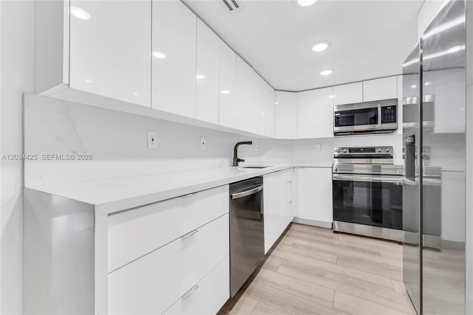 300 Bayview #214