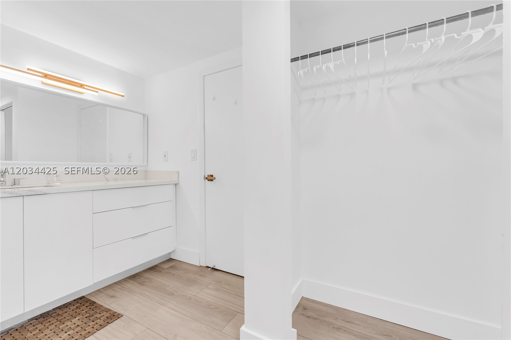 image Arlen House Condo15