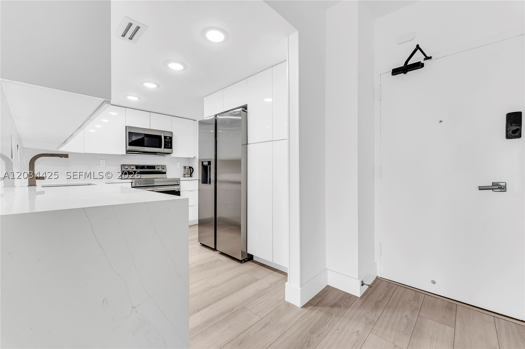 image Arlen House Condo2