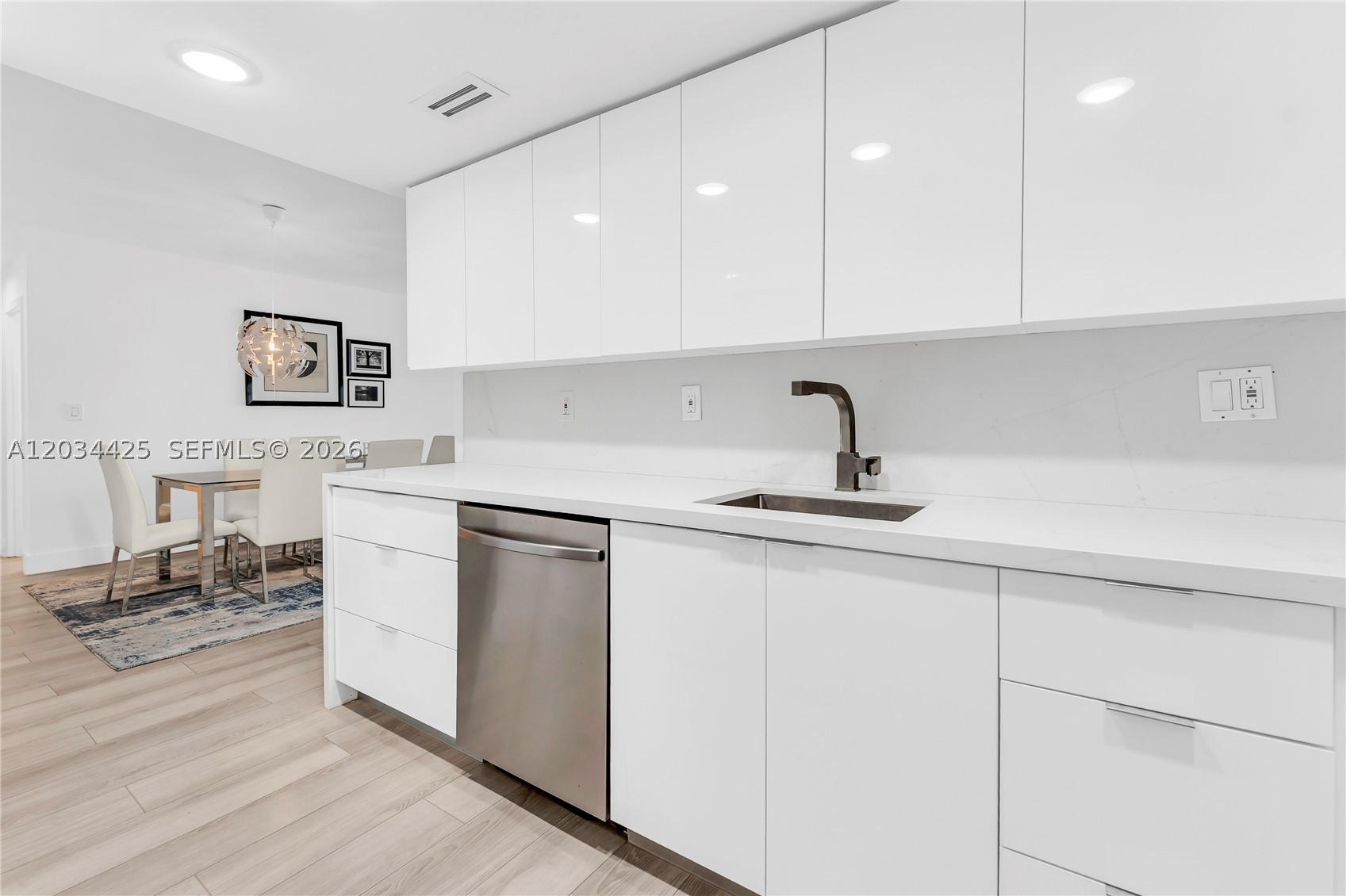 image Arlen House Condo4