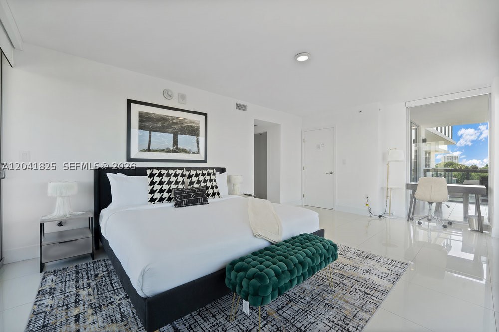 image The Ivory18