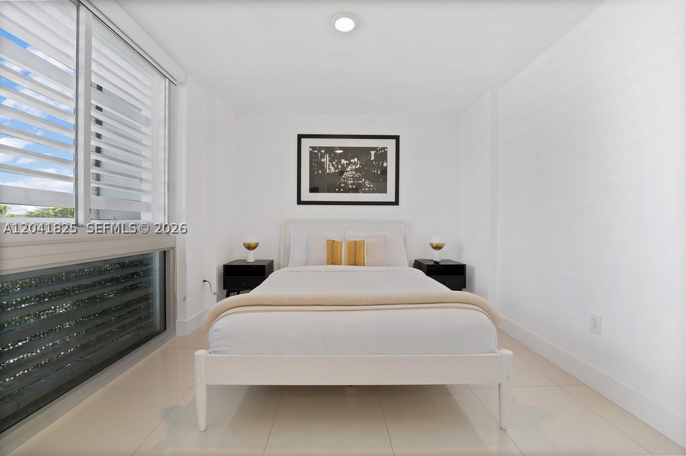 image The Ivory25