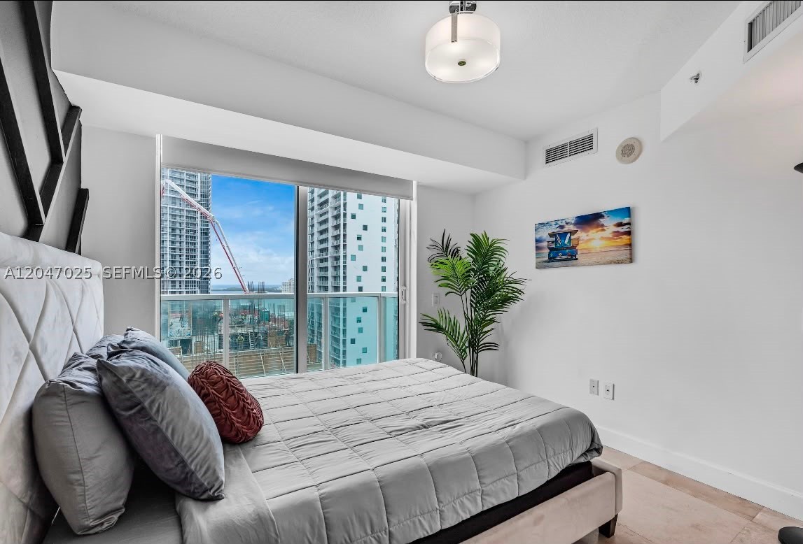 image Brickell on the River South10