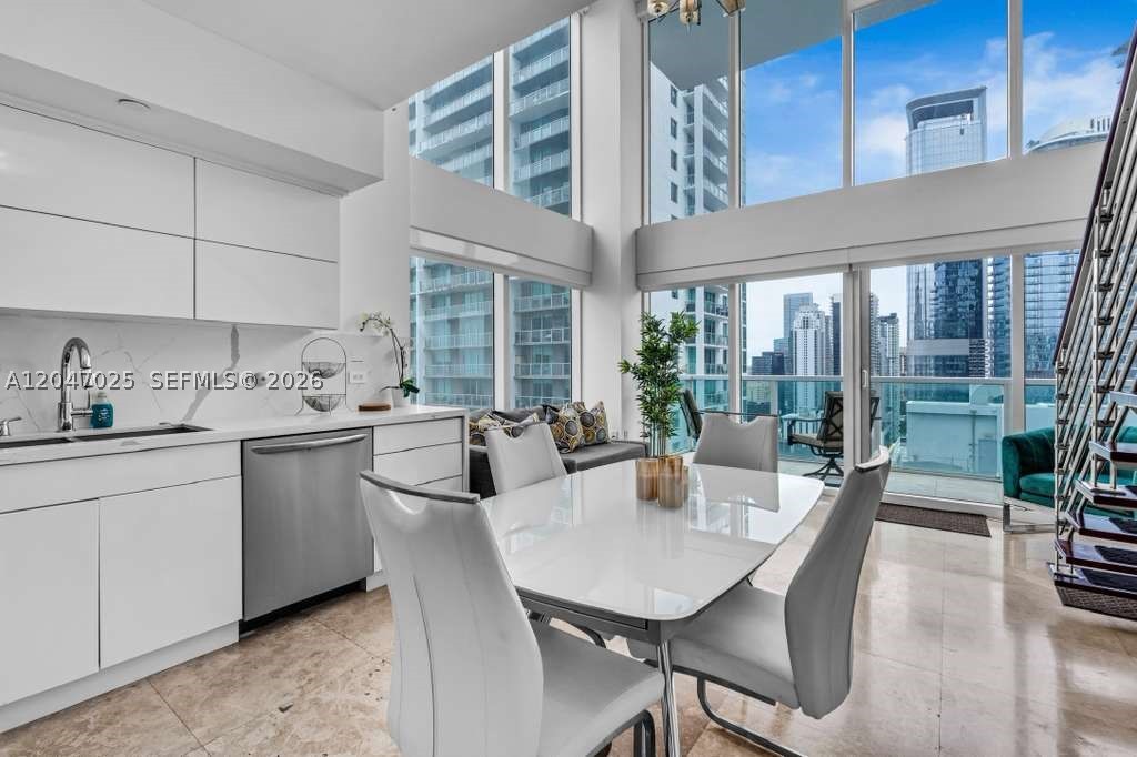 image Brickell on the River South2