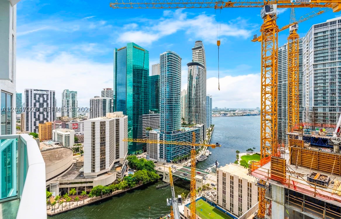 image Brickell on the River South34