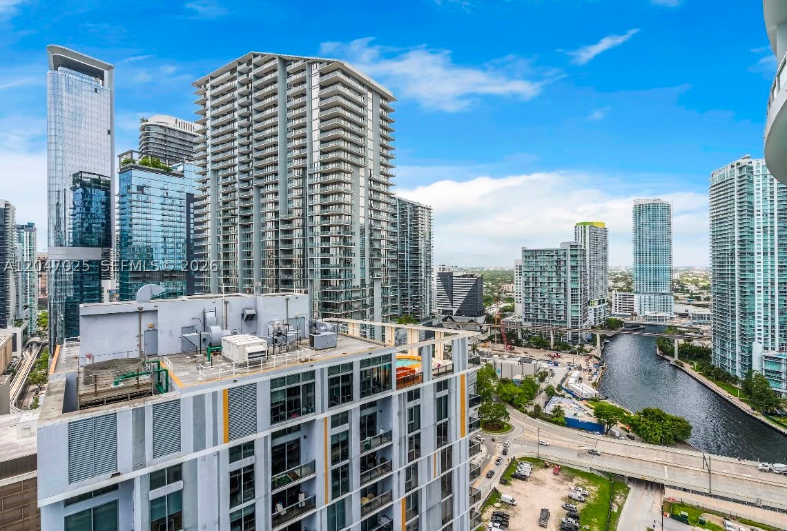 image Brickell on the River South37