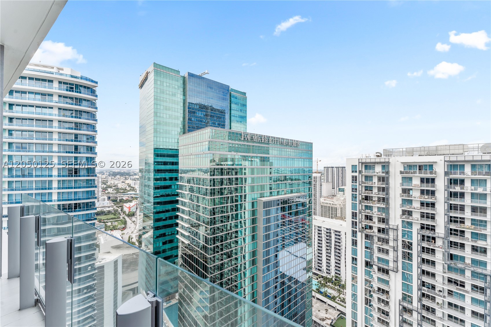 image Aston Martin Residences18