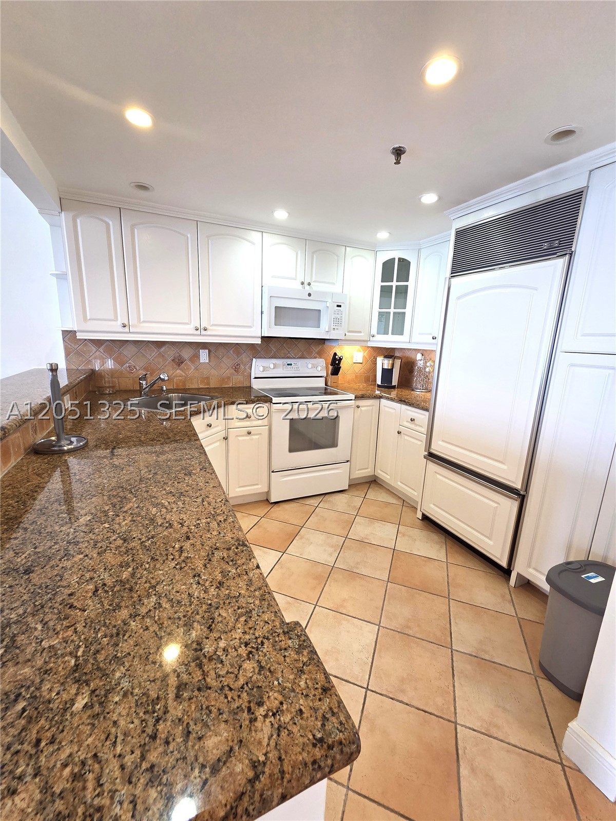 2625 Collins Ave #1506