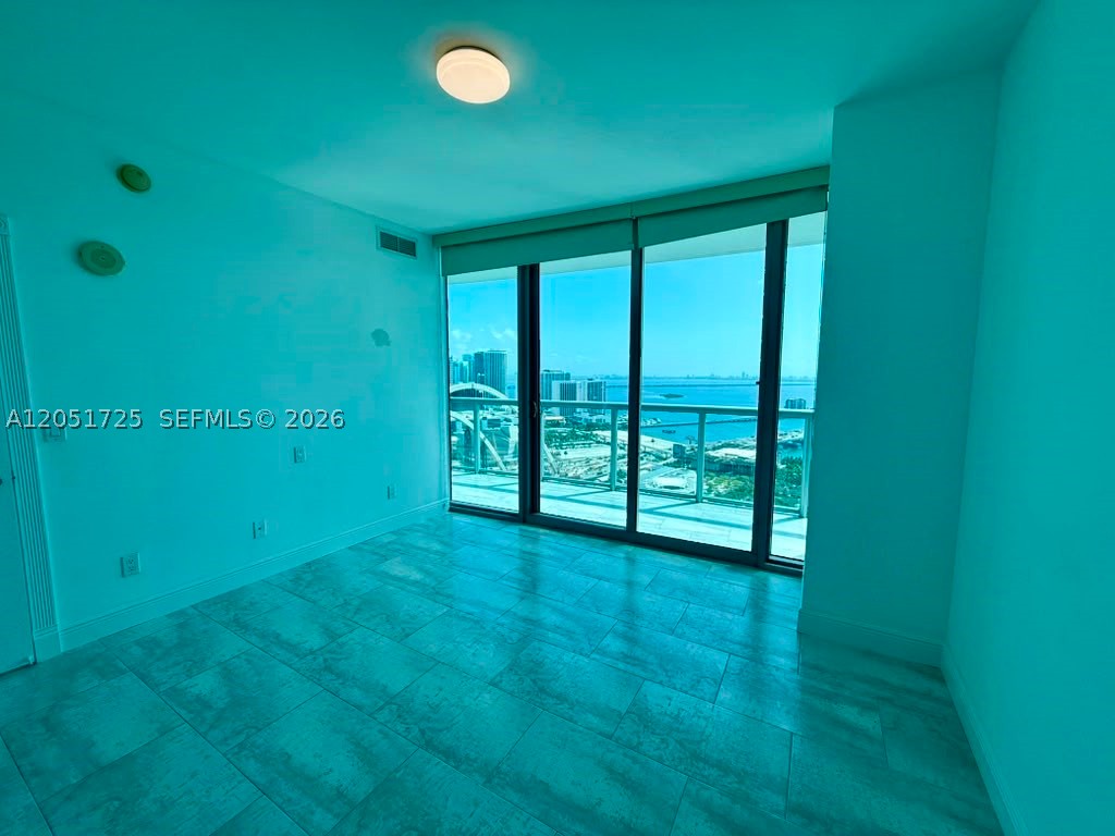 image Marina Blue10