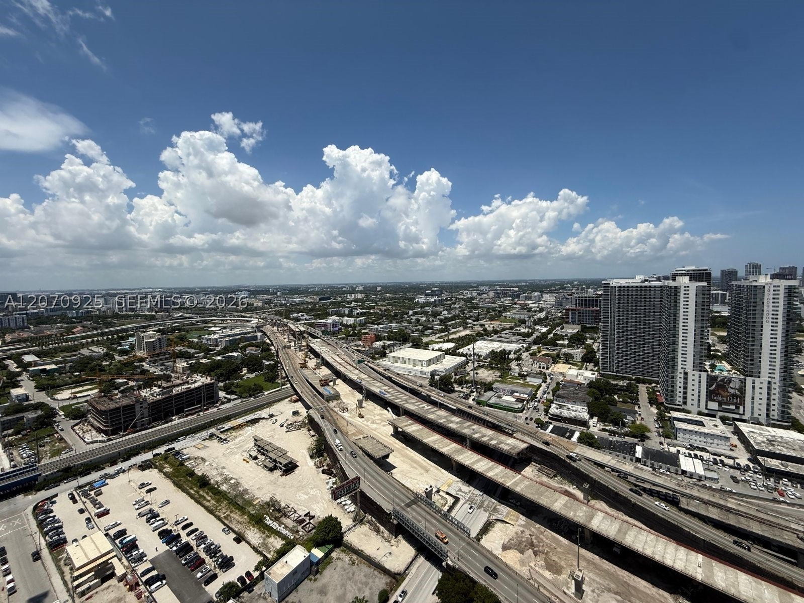 image E11EVEN Hotel & Residences16