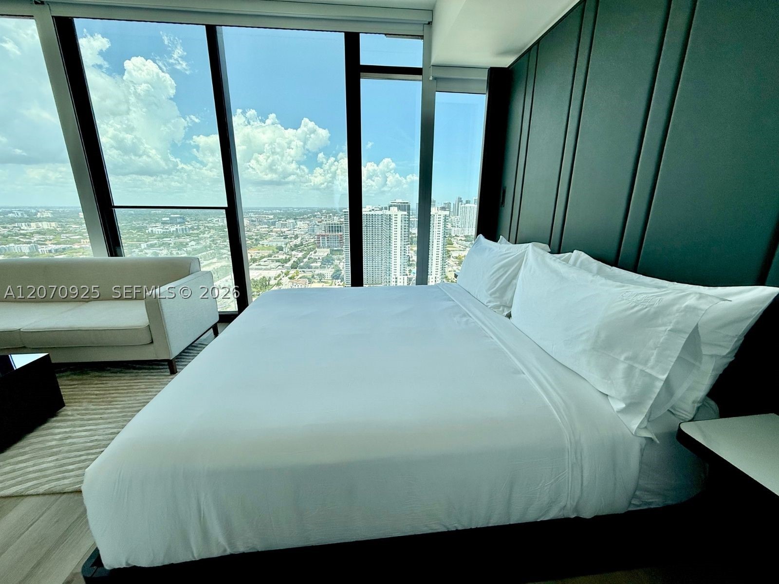 image E11EVEN Hotel & Residences4