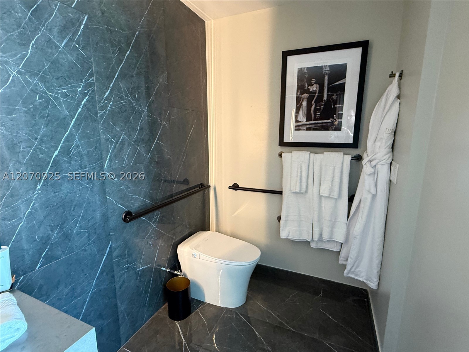 image E11EVEN Hotel & Residences7