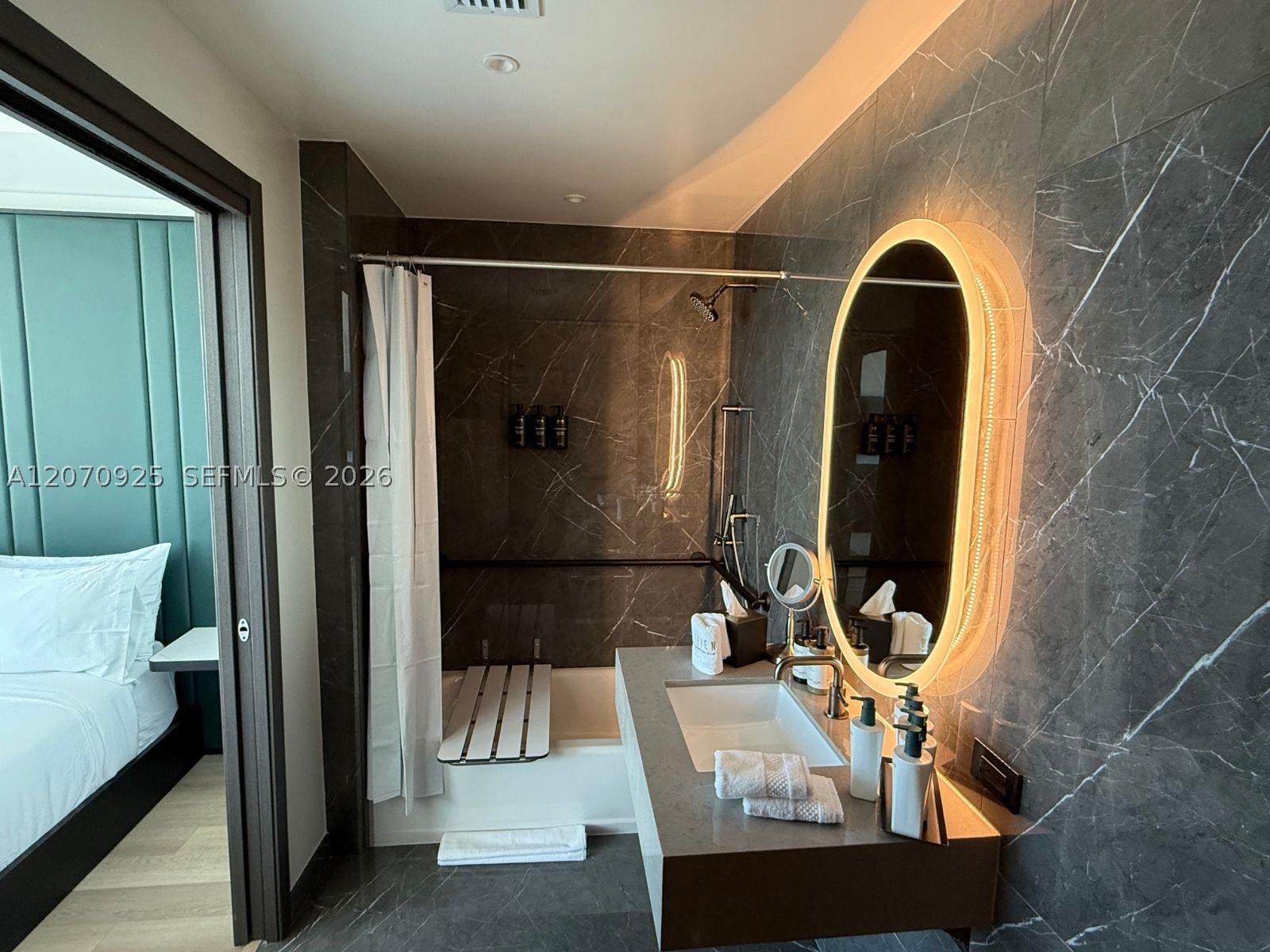 image E11EVEN Hotel & Residences8
