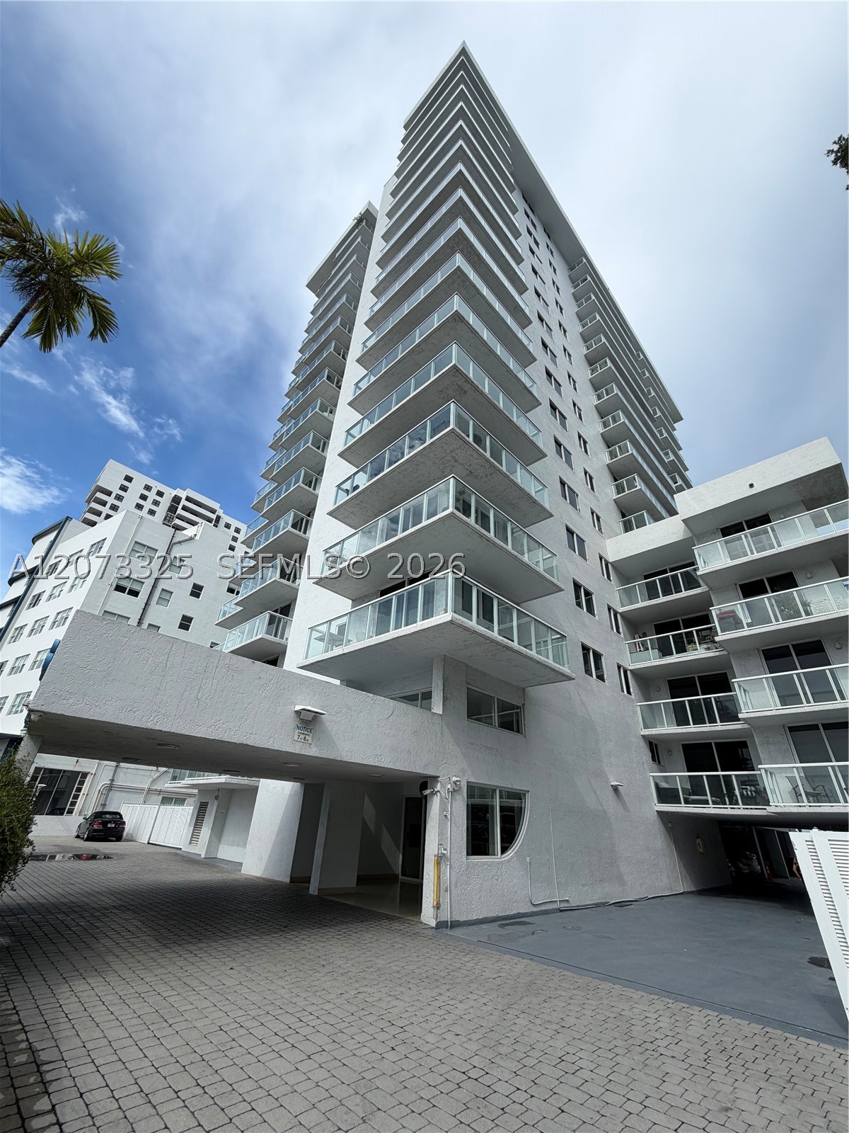 2457 Collins Ave #1405