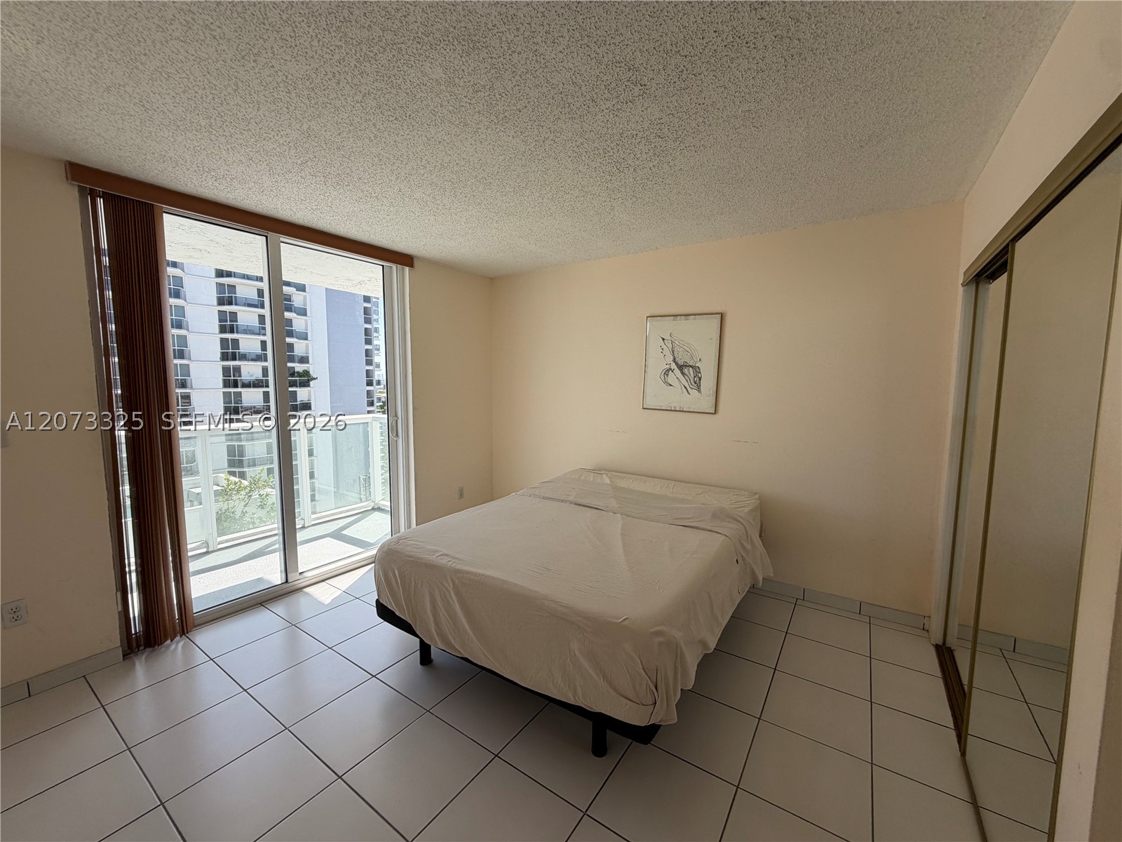 2457 Collins Ave #1405 Miami Beach, FL 33140