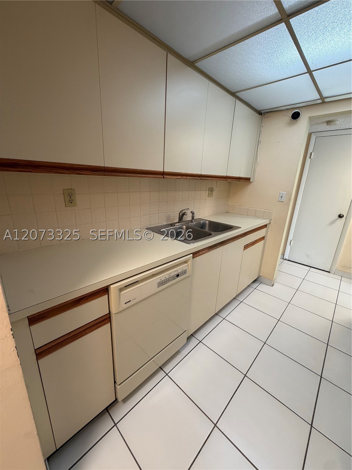 2457 Collins Ave #1405 Miami Beach, FL 33140