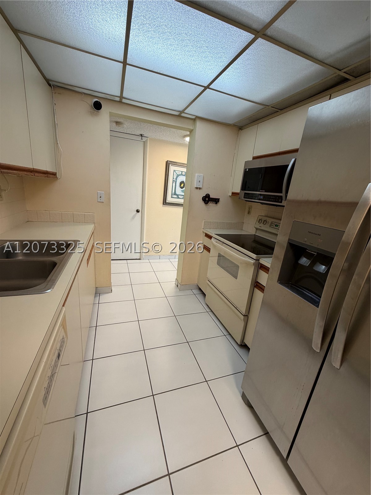2457 Collins Ave #1405 Miami Beach, FL 33140