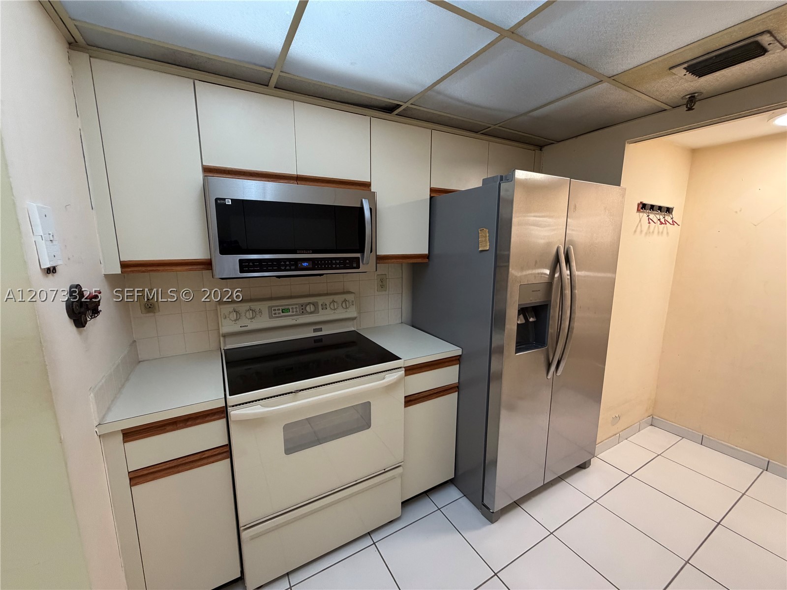 2457 Collins Ave #1405 Miami Beach, FL 33140