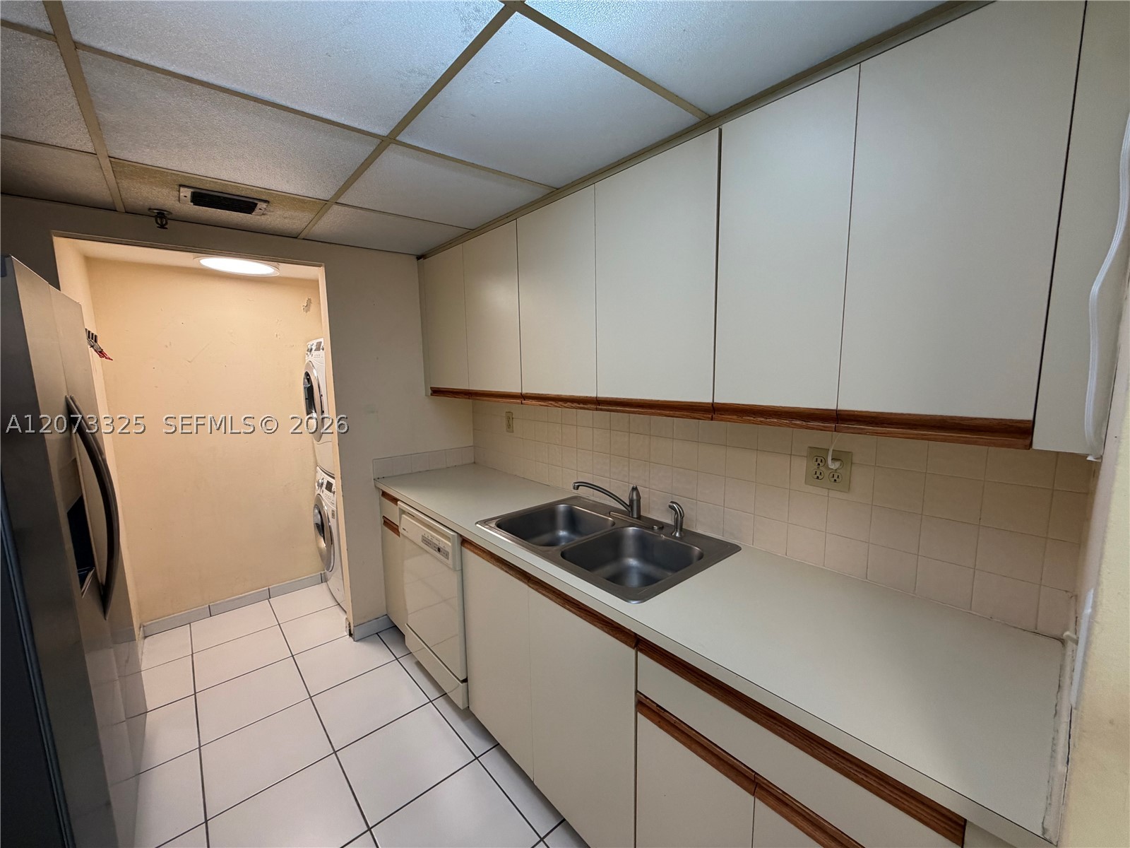 2457 Collins Ave #1405 Miami Beach, FL 33140