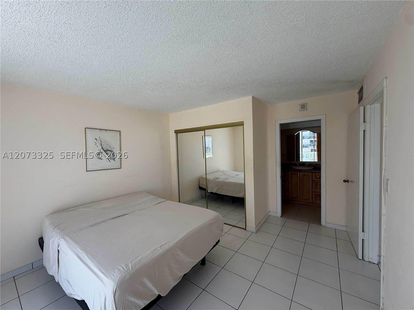 2457 Collins Ave #1405 Miami Beach, FL 33140