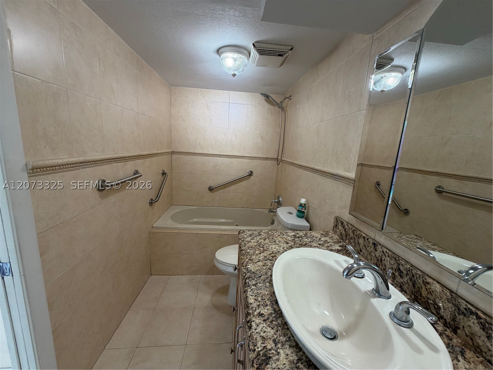 2457 Collins Ave #1405 Miami Beach, FL 33140