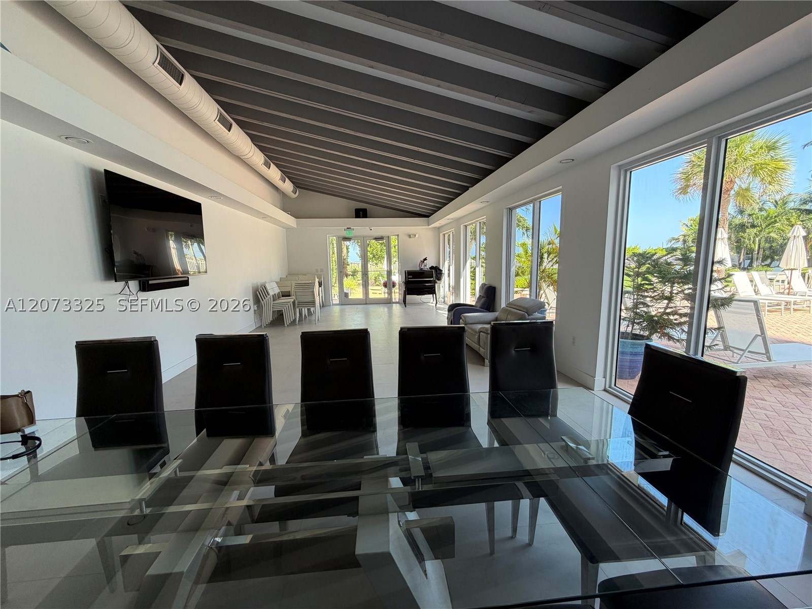2457 Collins Ave #1405 Miami Beach, FL 33140