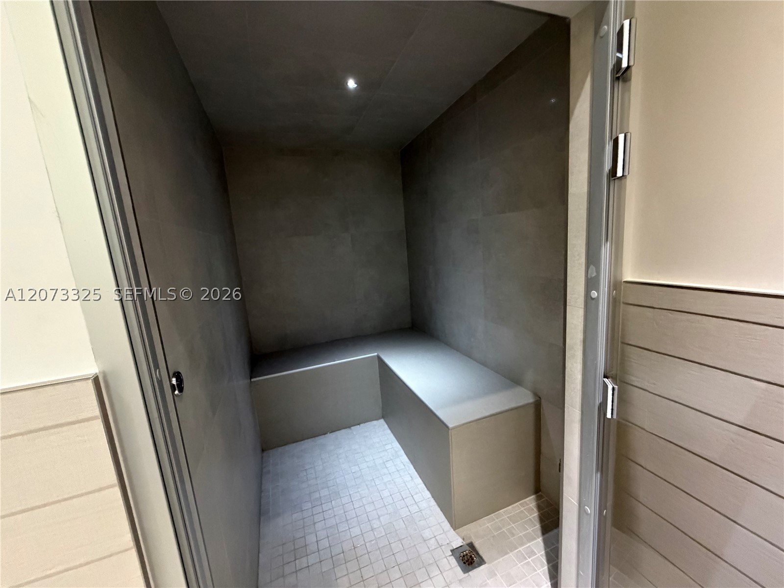 2457 Collins Ave #1405 Miami Beach, FL 33140