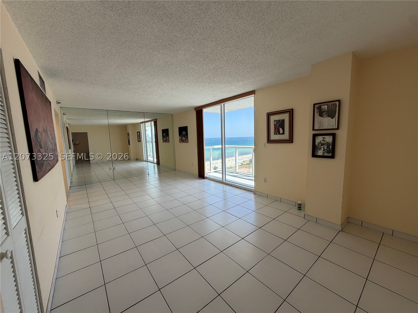 2457 Collins Ave #1405 Miami Beach, FL 33140