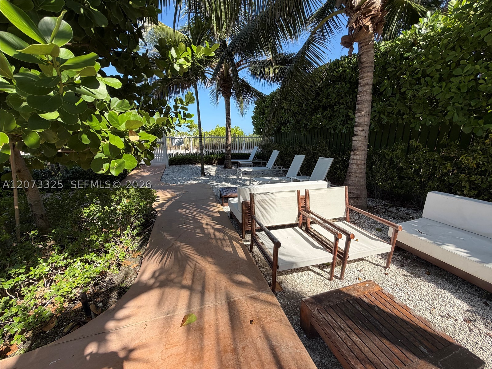 2457 Collins Ave #1405 Miami Beach, FL 33140