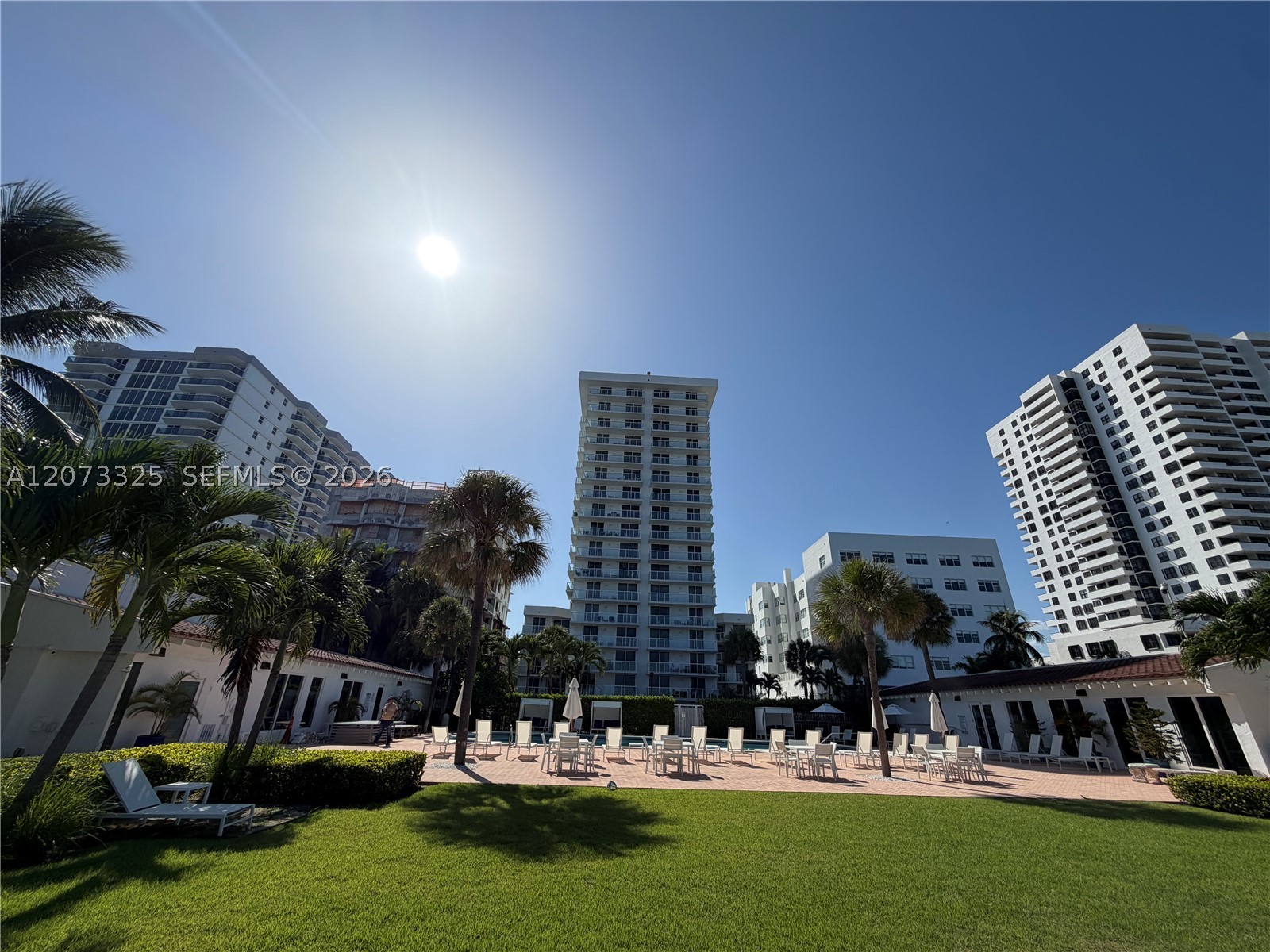 2457 Collins Ave #1405 Miami Beach, FL 33140
