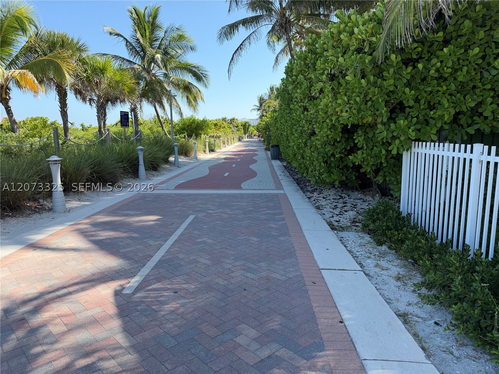 2457 Collins Ave #1405 Miami Beach, FL 33140