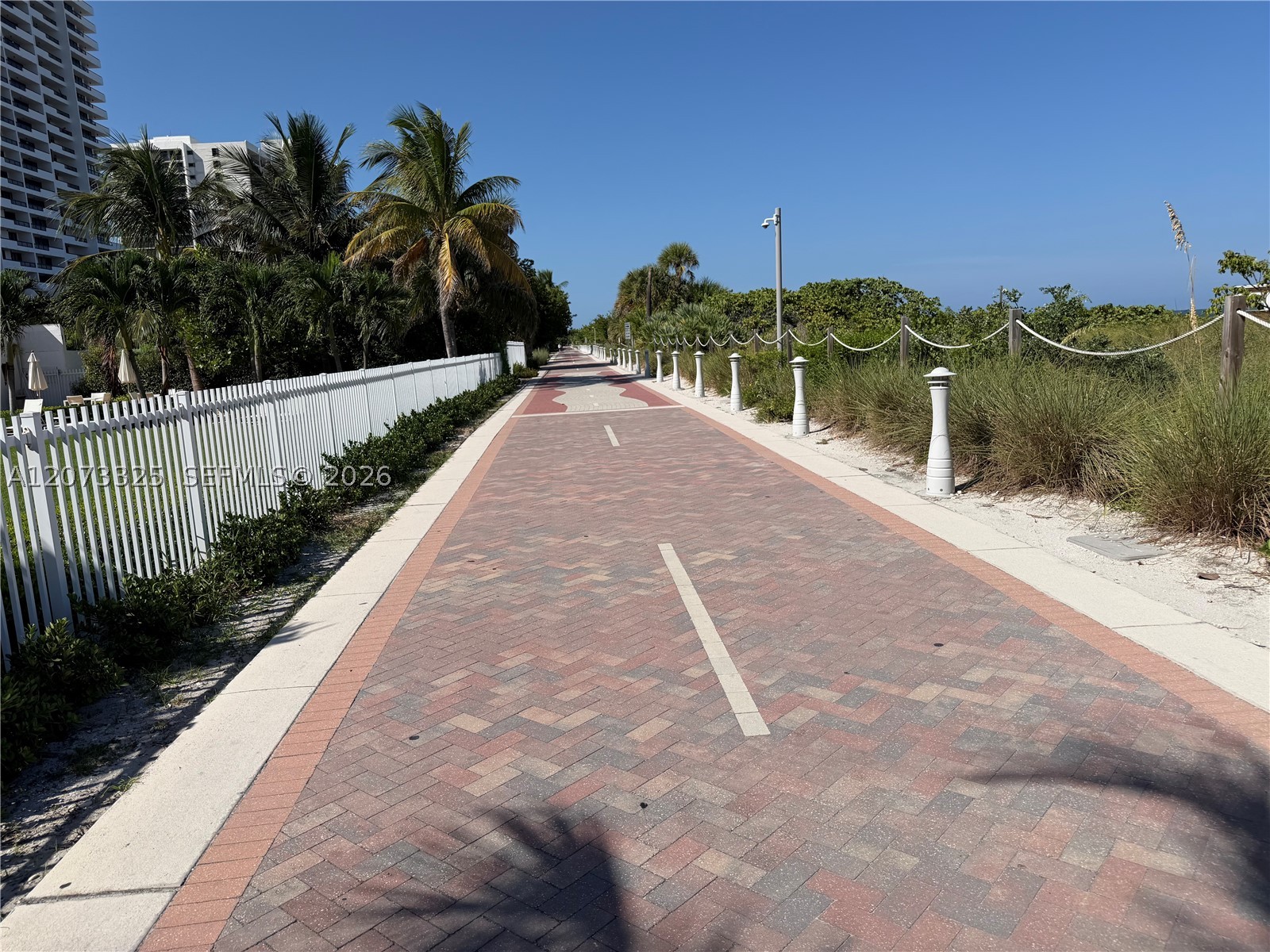 2457 Collins Ave #1405 Miami Beach, FL 33140