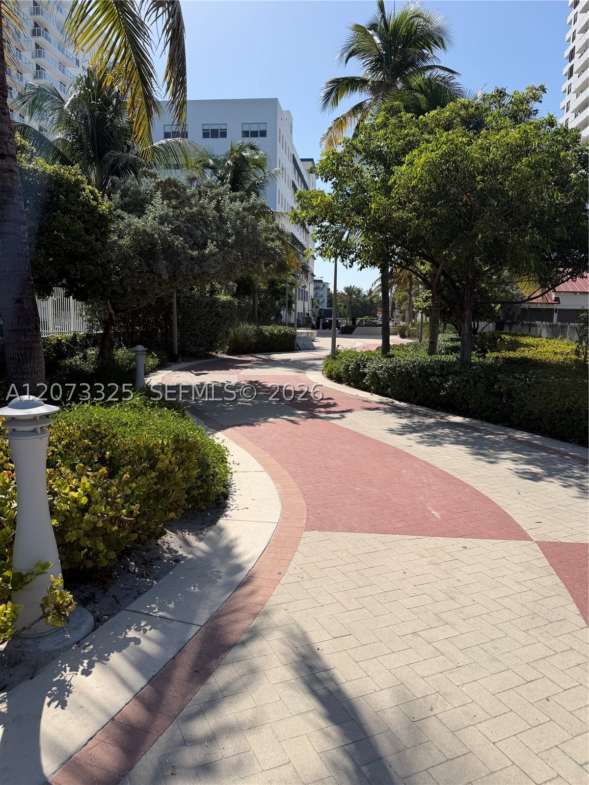 2457 Collins Ave #1405 Miami Beach, FL 33140