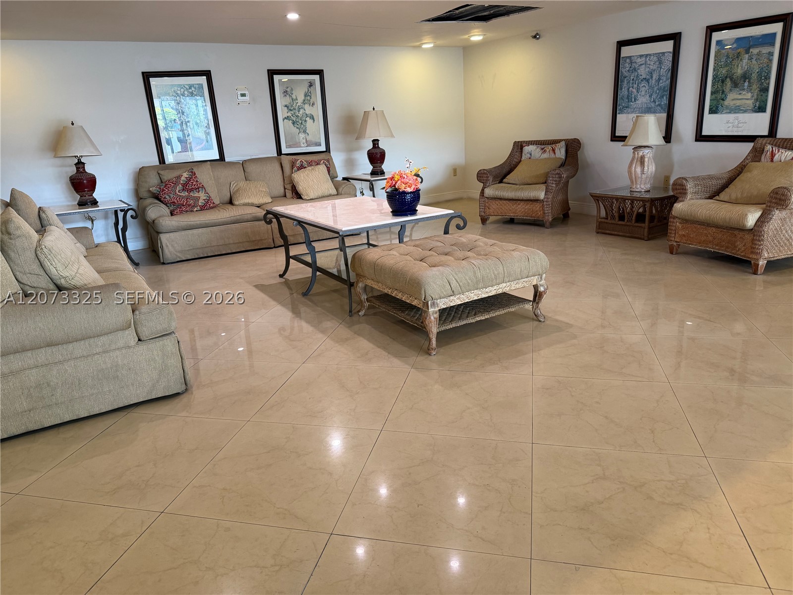 2457 Collins Ave #1405 Miami Beach, FL 33140