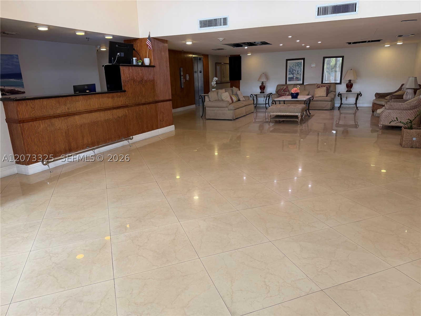2457 Collins Ave #1405 Miami Beach, FL 33140