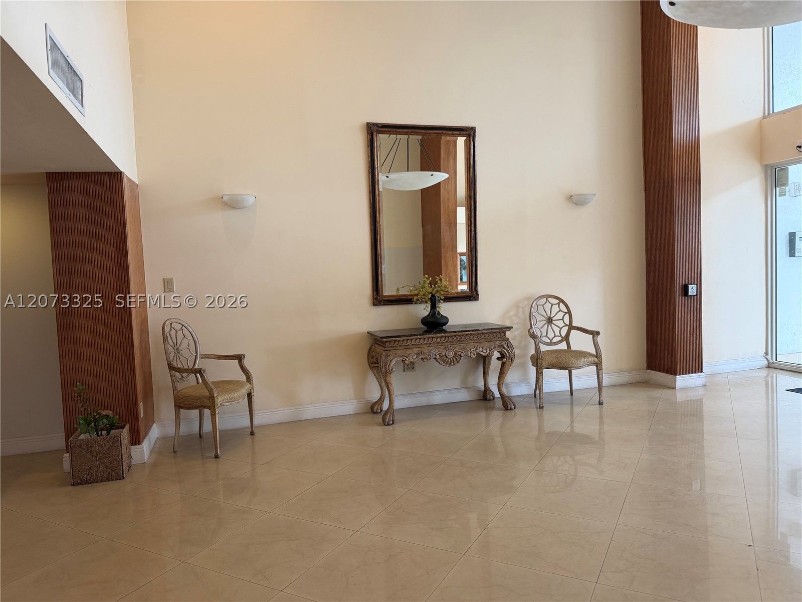 2457 Collins Ave #1405 Miami Beach, FL 33140