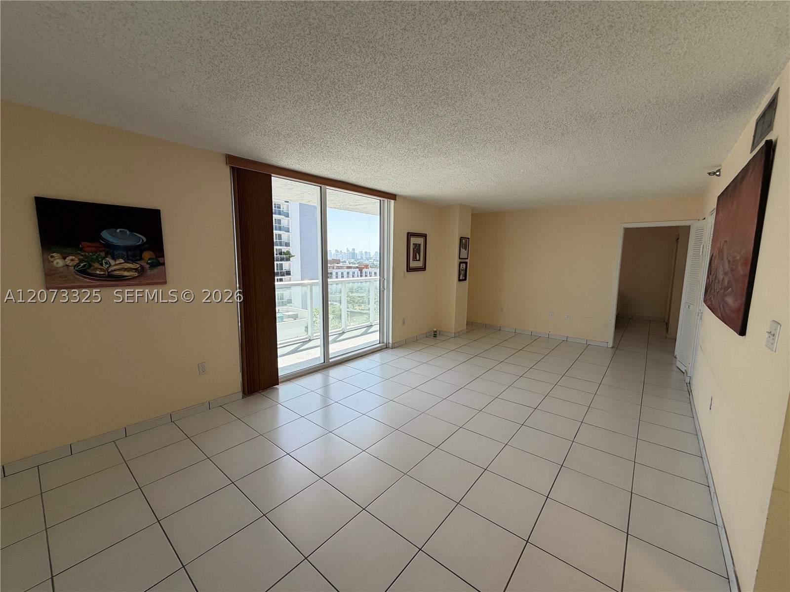 2457 Collins Ave #1405 Miami Beach, FL 33140