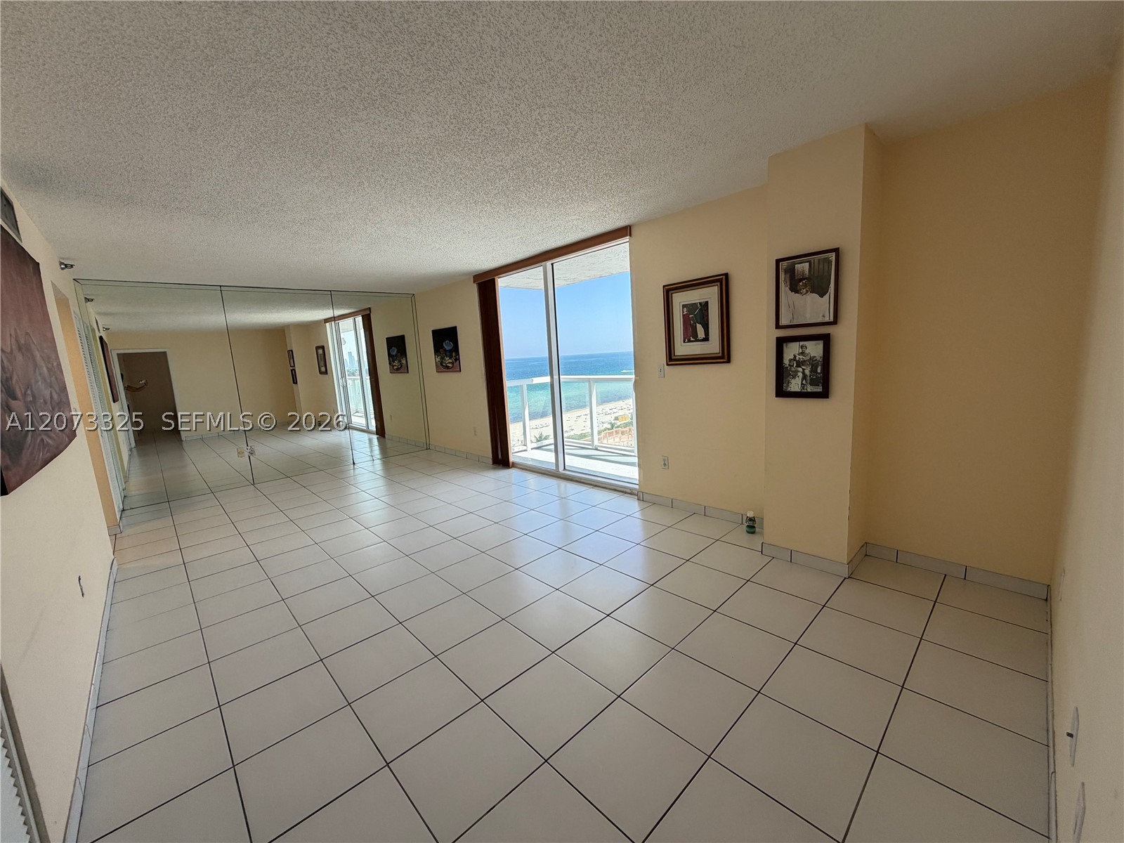 2457 Collins Ave #1405 Miami Beach, FL 33140