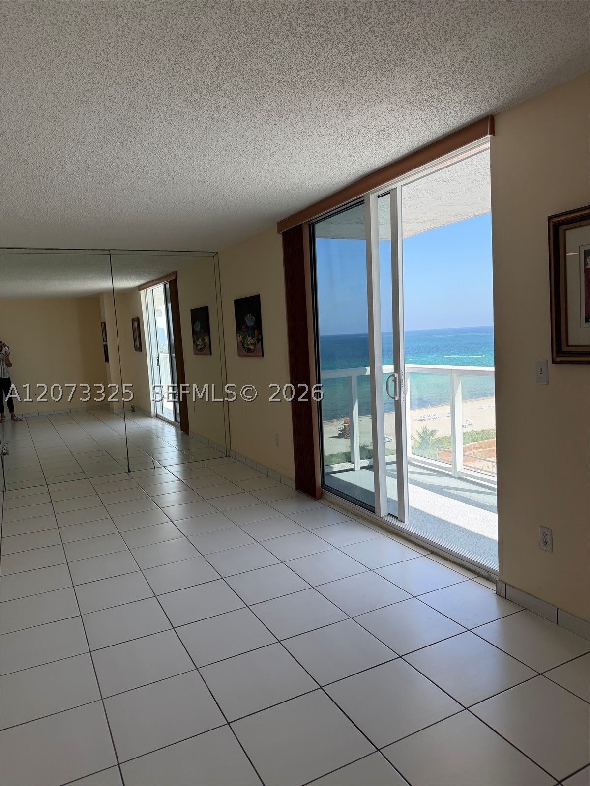 2457 Collins Ave #1405 Miami Beach, FL 33140