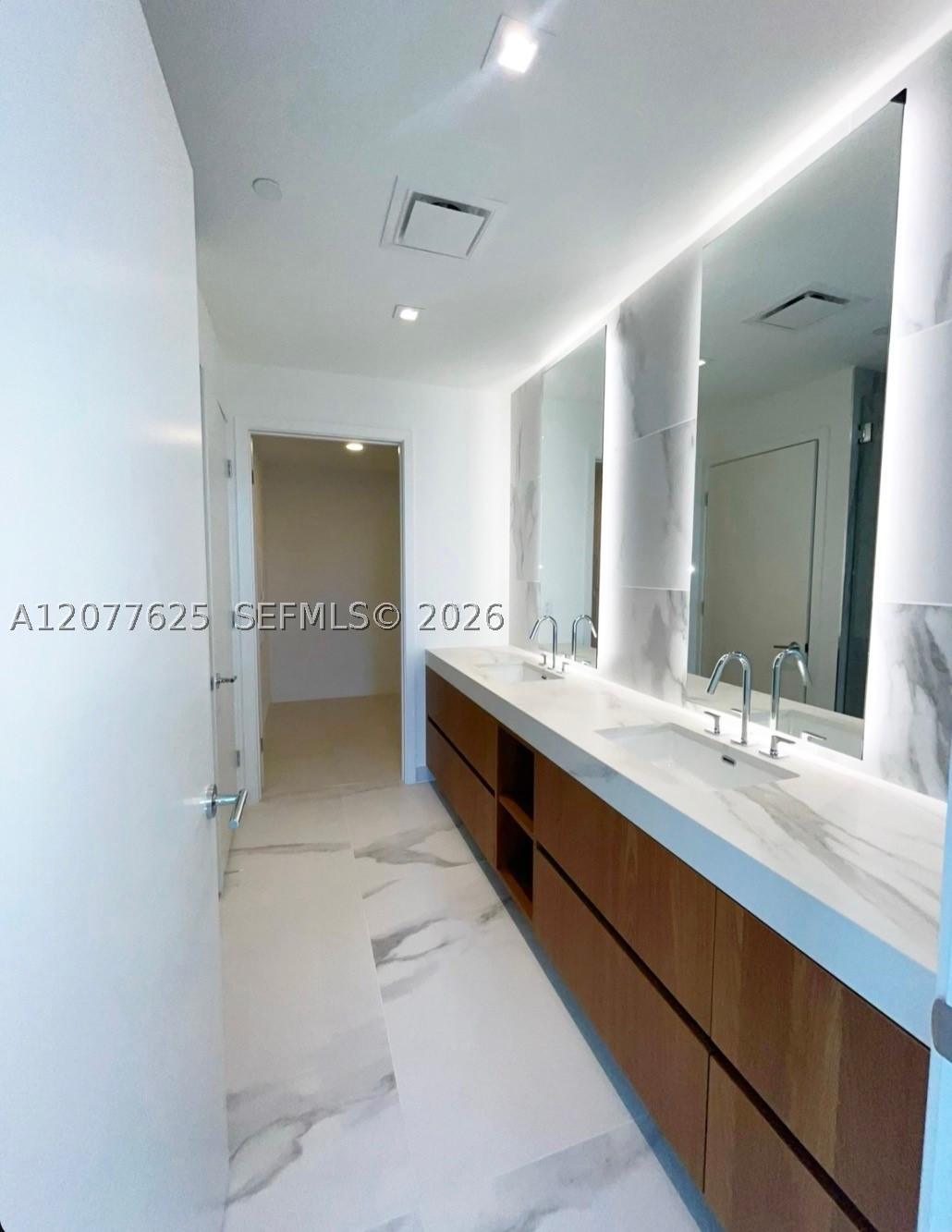 1400 Biscayne Blvd #1802 Miami, FL 33132